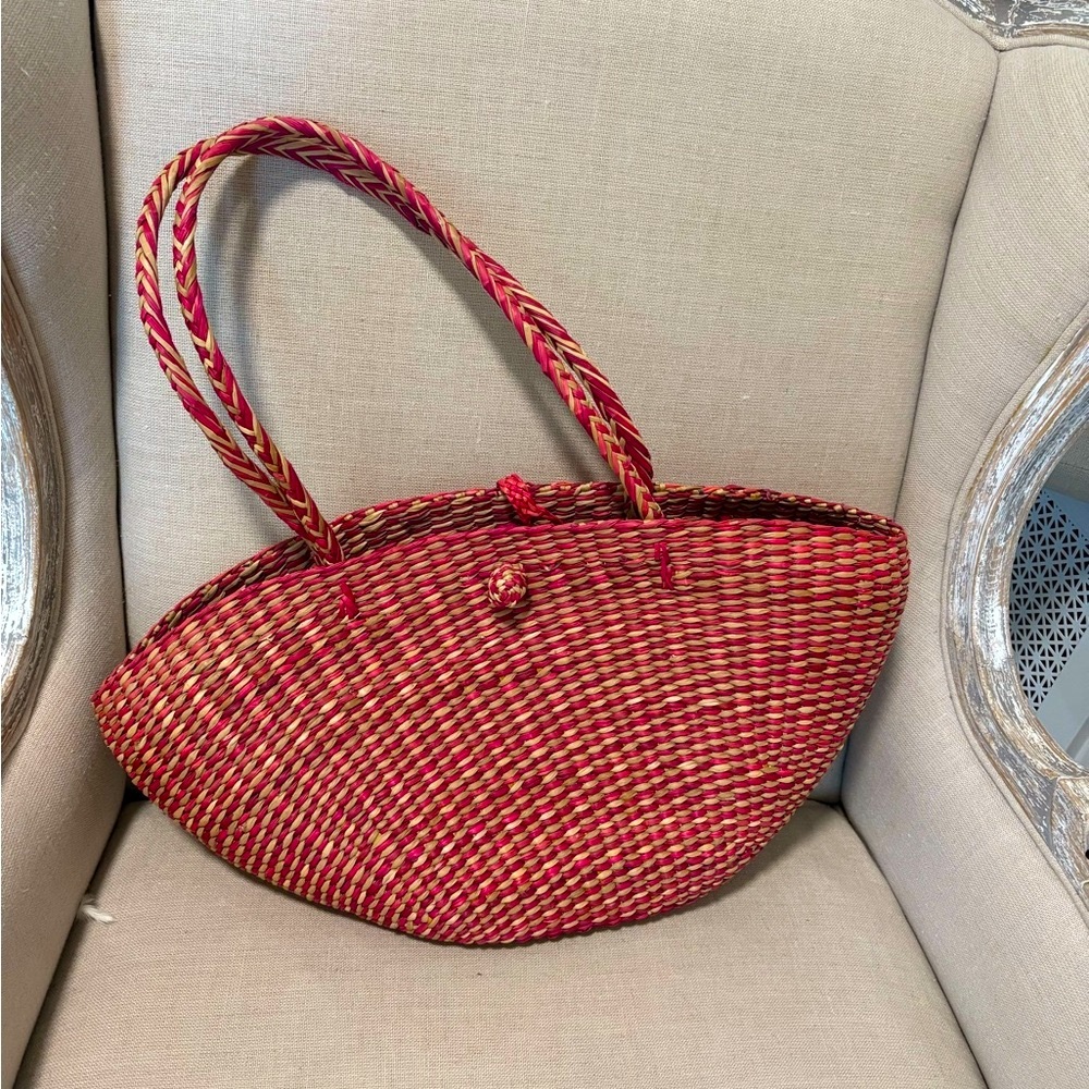 Pink Woven Straw Tote Bag from Italy. perfect for the summer. Not used.